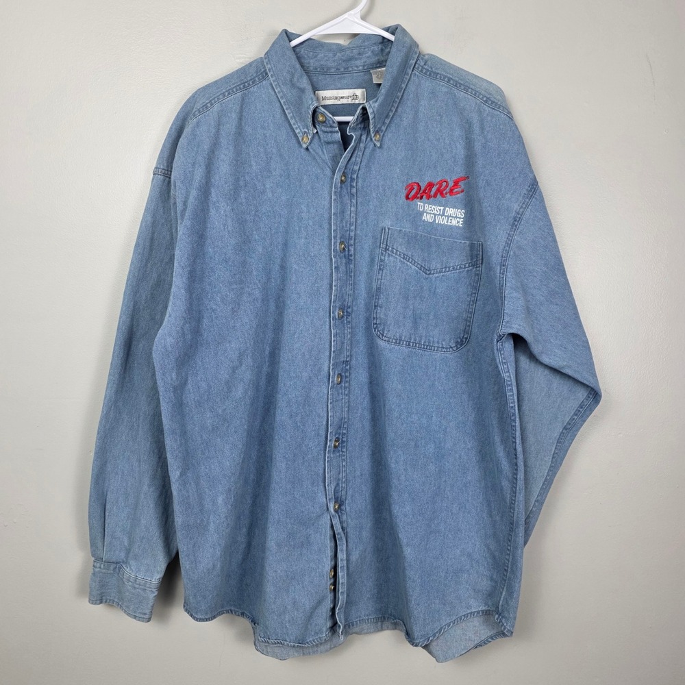 D.A.R.E. Munsingwear Mens Denim Shirt DARE Wash Blue Cotton Button Down Vintage